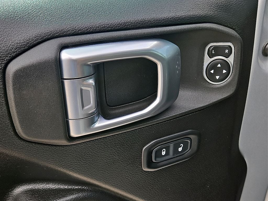 2023 Jeep Wrangler Rubicon 4xe w/Power Top
