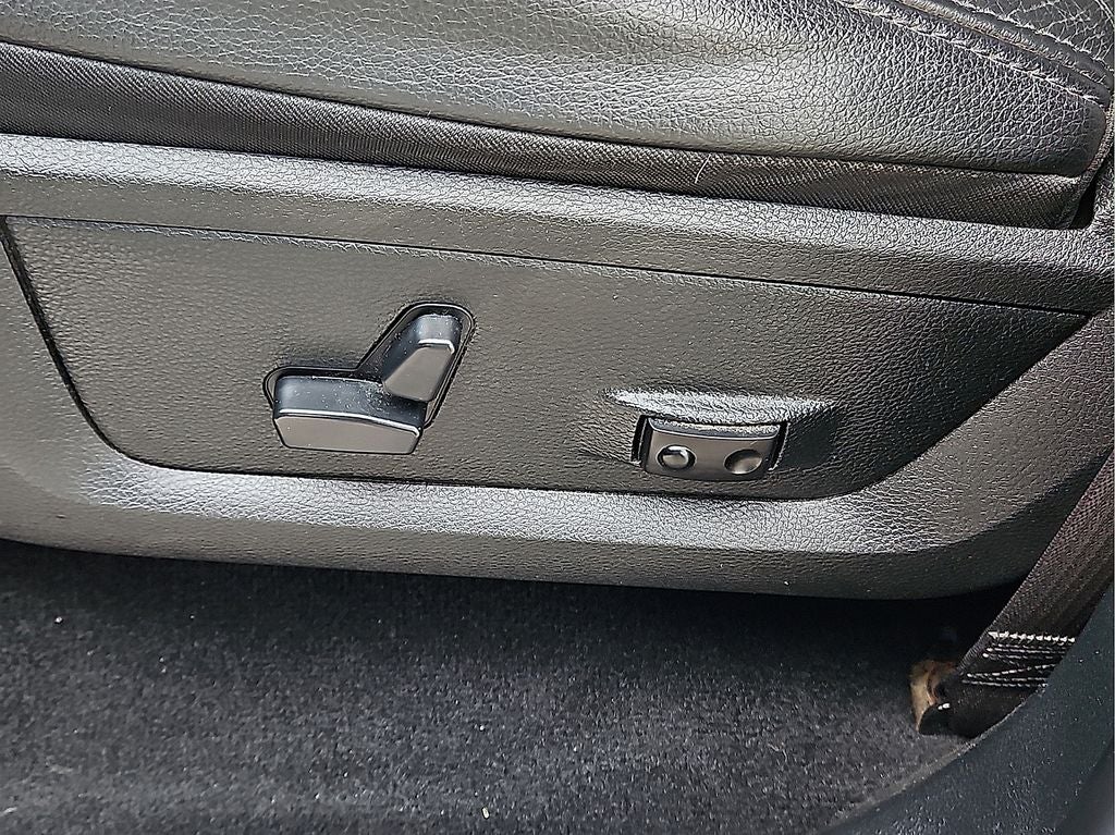 2018 RAM 1500 Sport Crew Cab 4WD w/Leather & NAV