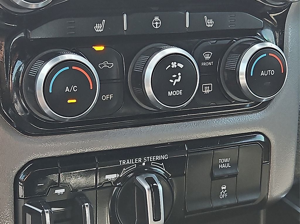2024 RAM 1500 Big Horn Crew Cab 4WD 5.7L Hemi Hybrid