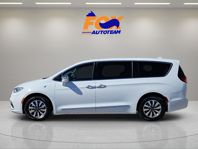 2022 Chrysler Pacifica Hybrid Limited w/ Low Miles!