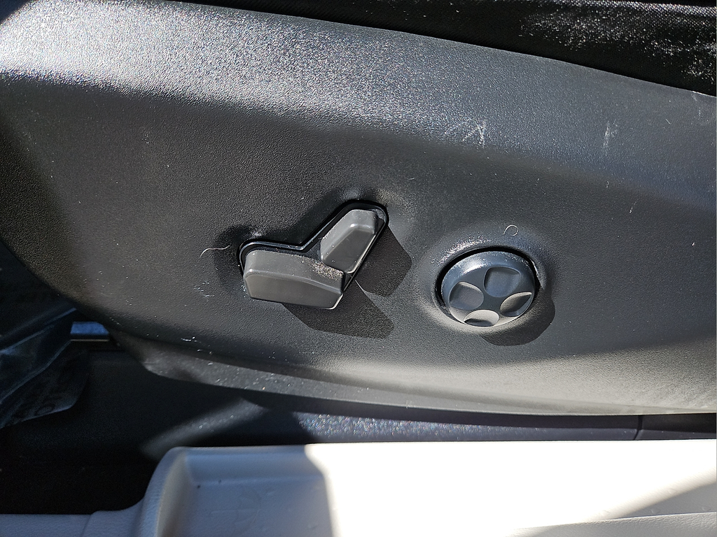 2022 Chrysler Pacifica Hybrid Limited w/ Low Miles!