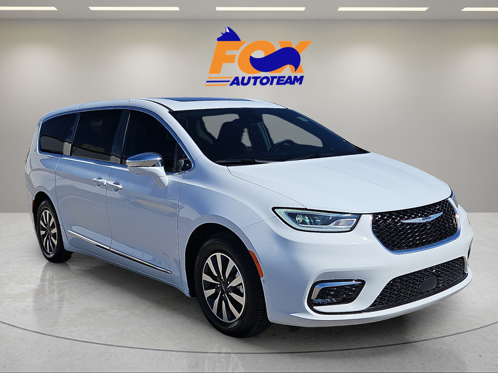 2022 Chrysler Pacifica Hybrid Limited w/ Low Miles!