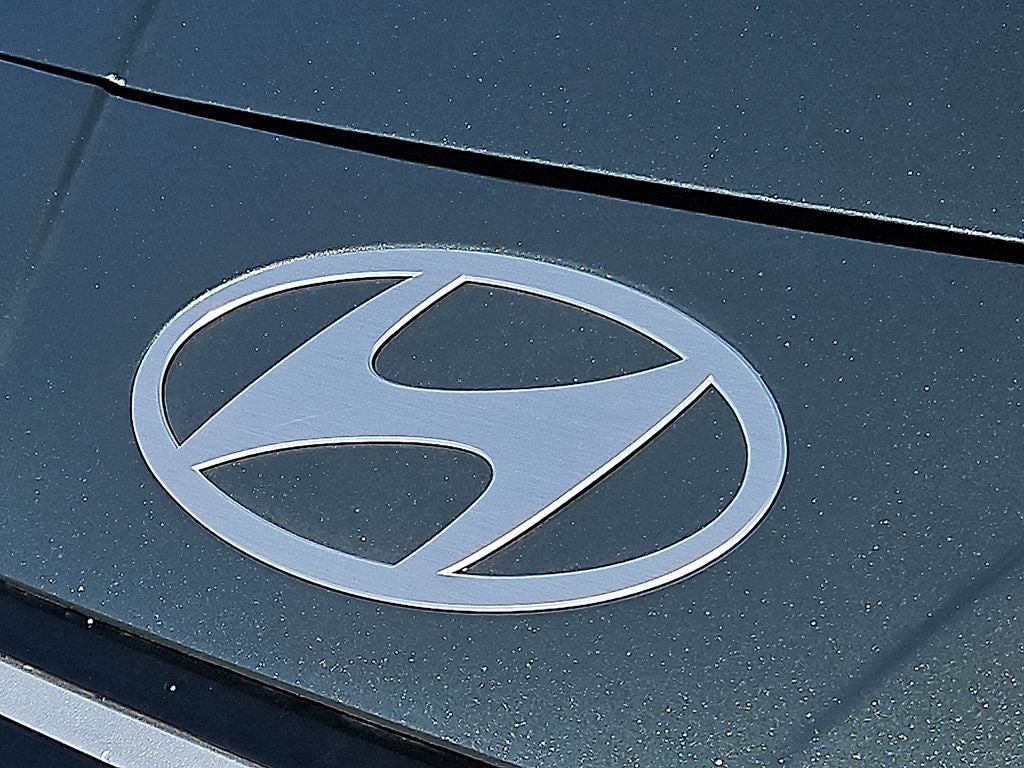 2025 Hyundai Elantra SE - up to 41 MPG Highway