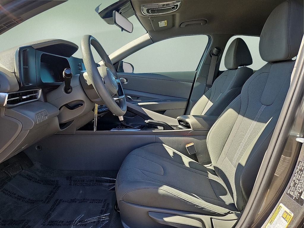 2025 Hyundai Elantra SE - up to 41 MPG Highway