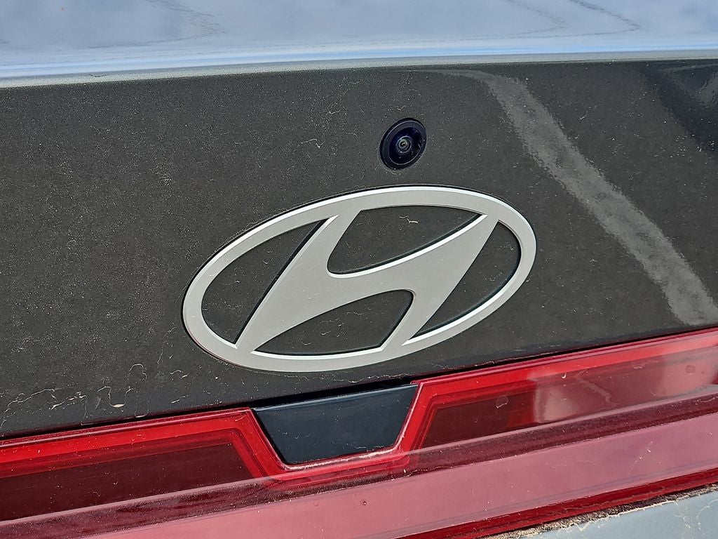 2025 Hyundai Elantra SE - up to 41 MPG Highway