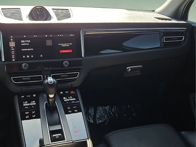 2023 Porsche Macan Base