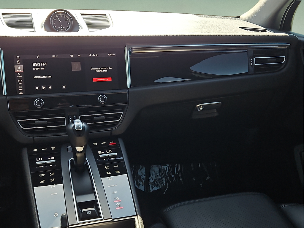 2023 Porsche Macan AWD w/ 8,579 low miles
