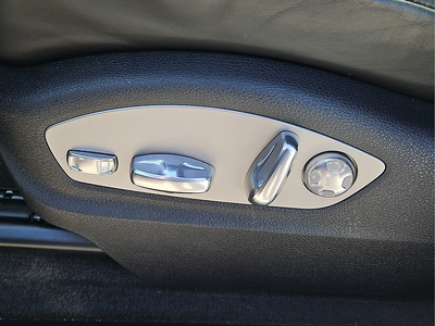 2023 Porsche Macan AWD w/ 8,579 low miles