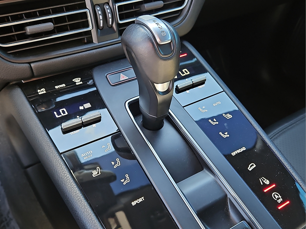 2023 Porsche Macan AWD w/ 8,579 low miles