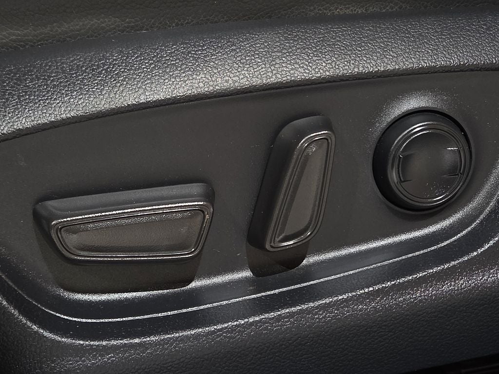 2022 Toyota Camry Hybrid XLE