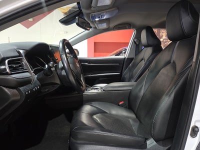 2022 Toyota Camry Hybrid XLE