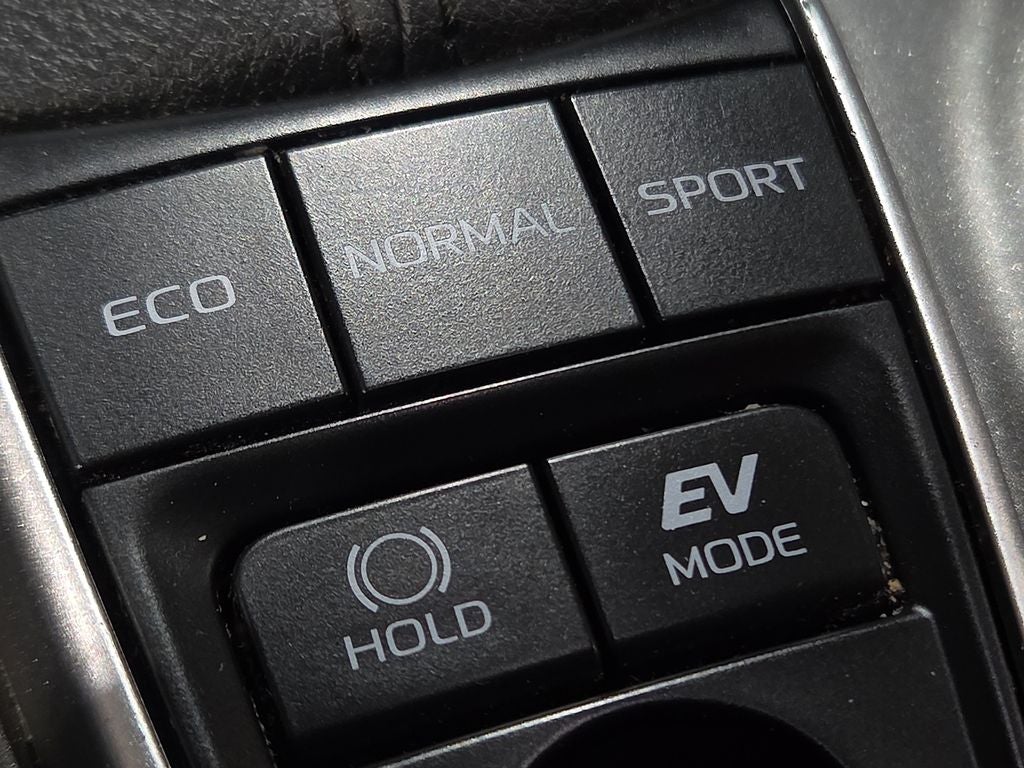 2022 Toyota Camry Hybrid XLE