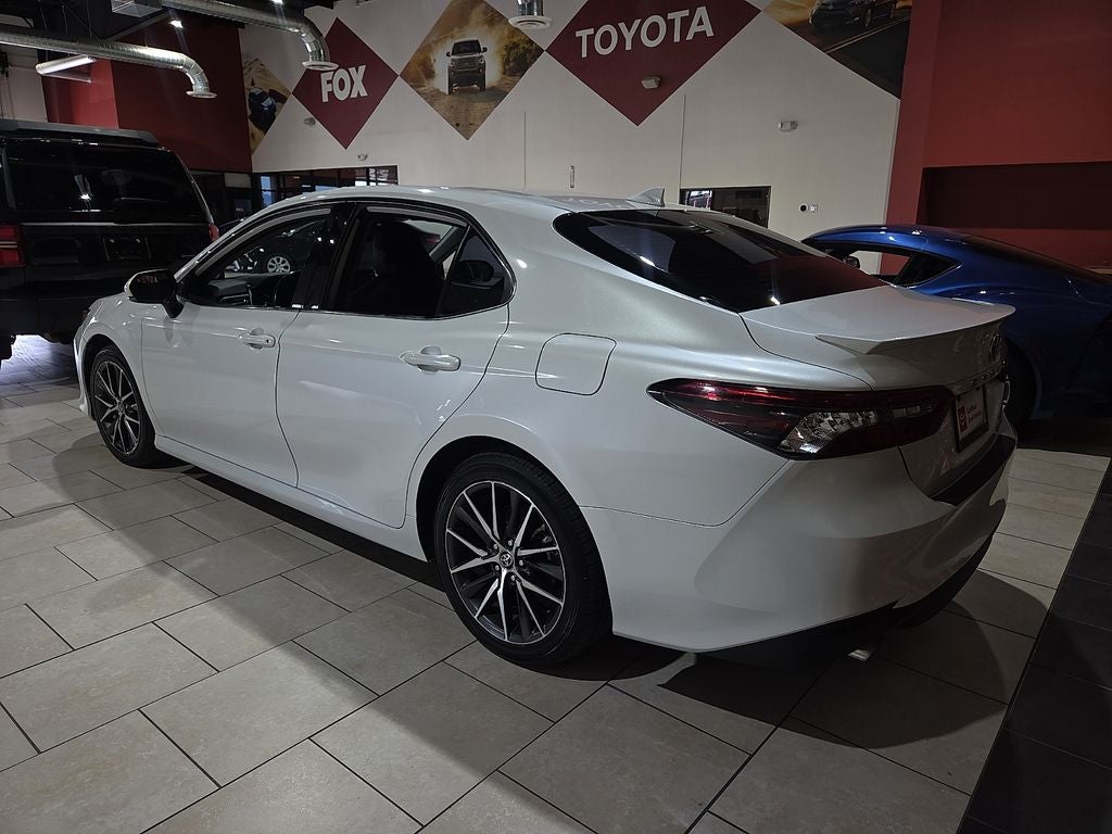 2022 Toyota Camry Hybrid XLE