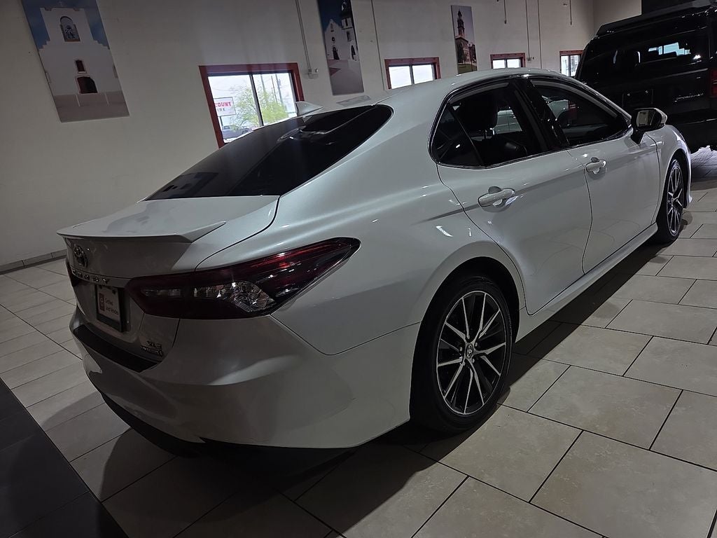 2022 Toyota Camry Hybrid XLE