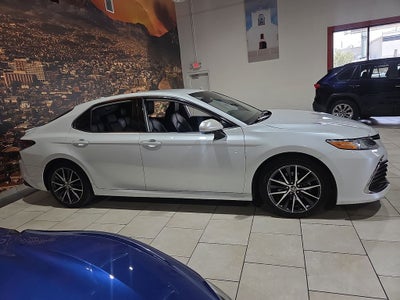 2022 Toyota Camry Hybrid XLE