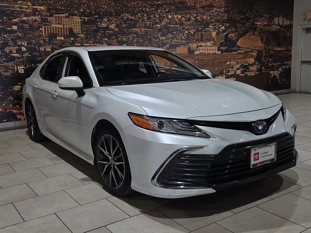 2022 Toyota Camry Hybrid XLE