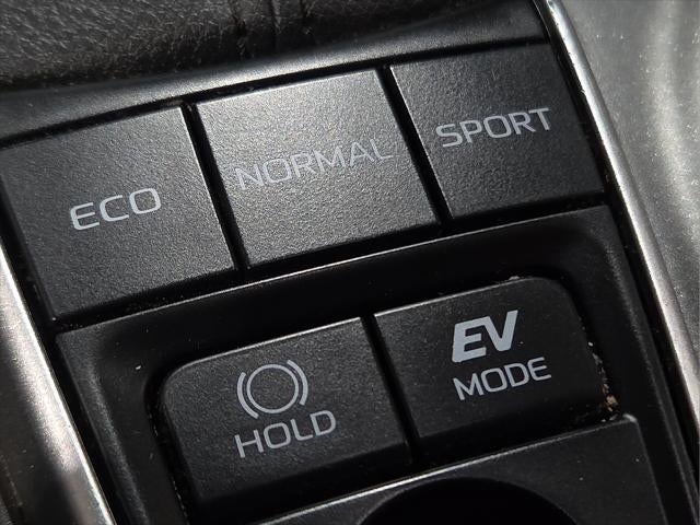 2022 Toyota Camry Hybrid XLE