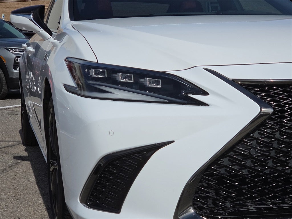 2024 Lexus ES 300h F SPORT Handling