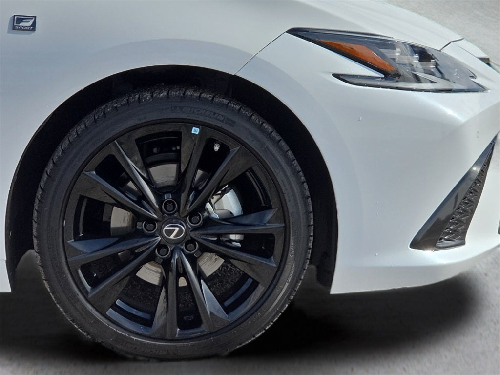 2024 Lexus ES 300h F SPORT Handling