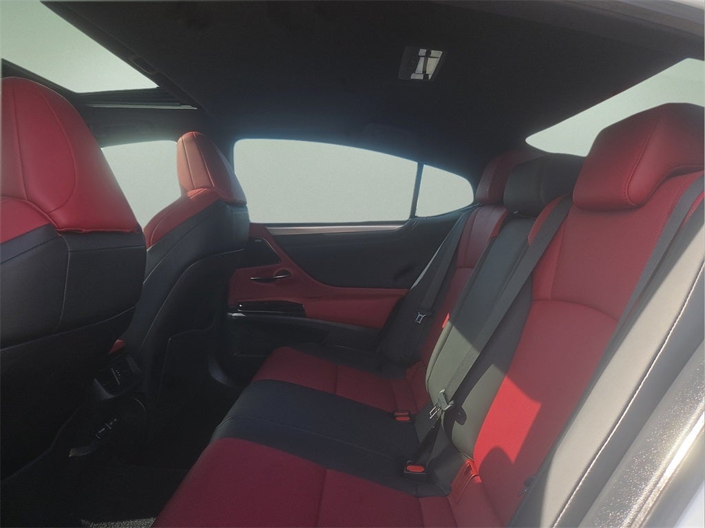 2024 Lexus ES 300h F SPORT Handling