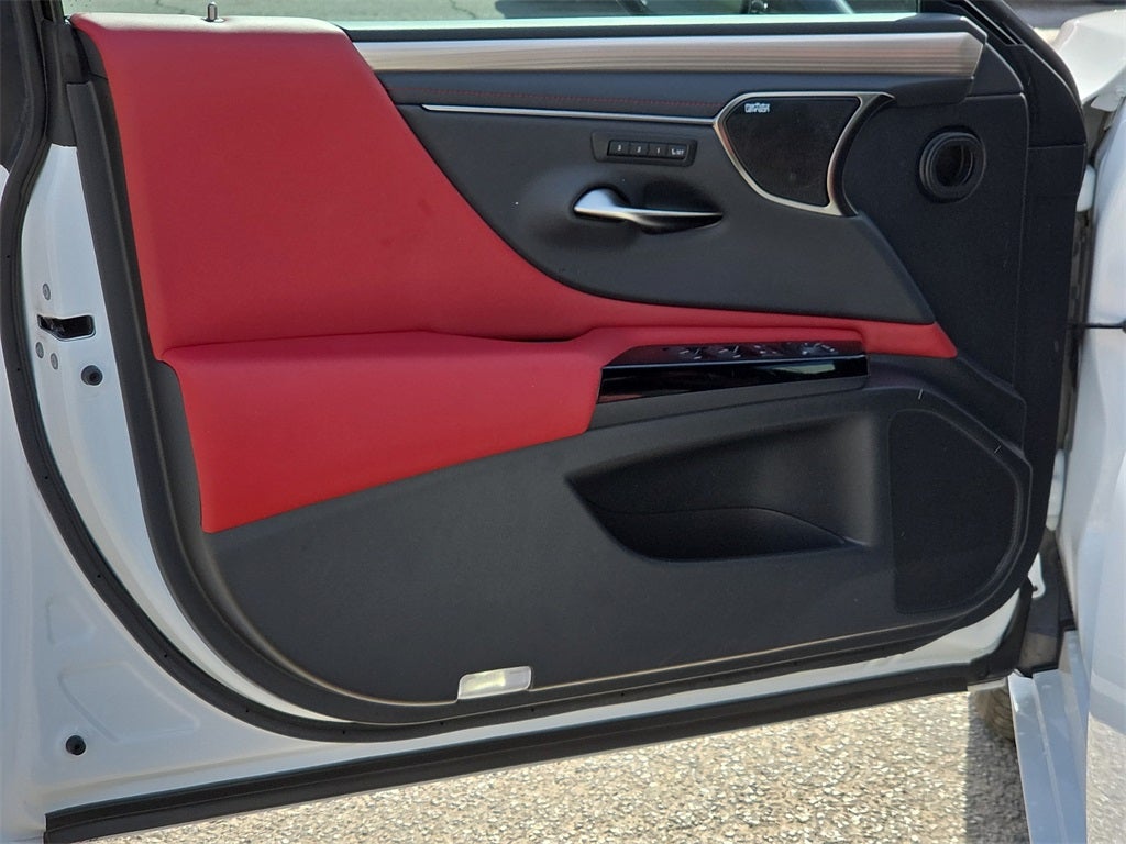 2024 Lexus ES 300h F SPORT Handling