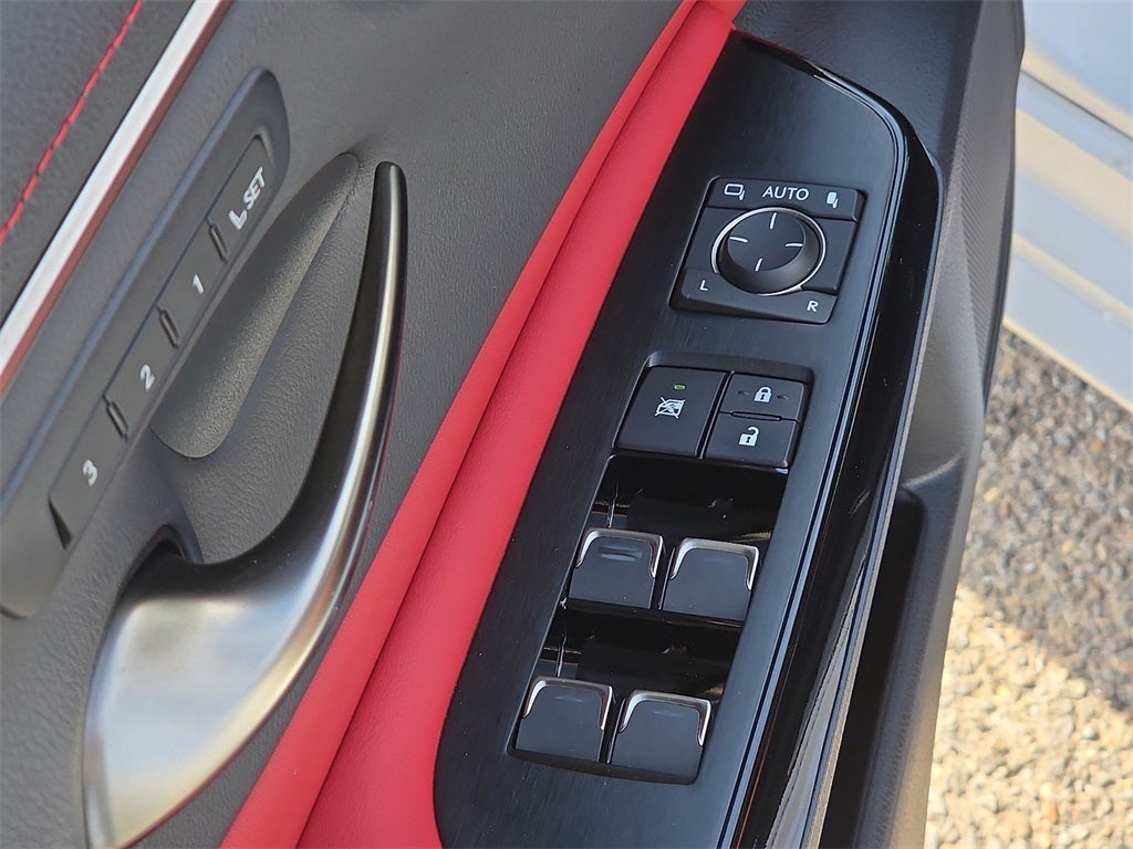 2024 Lexus ES 300h F SPORT Handling