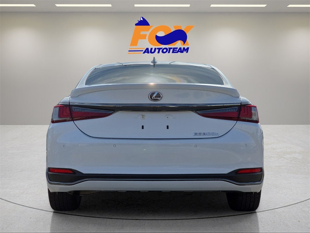 2024 Lexus ES 300h F SPORT Handling