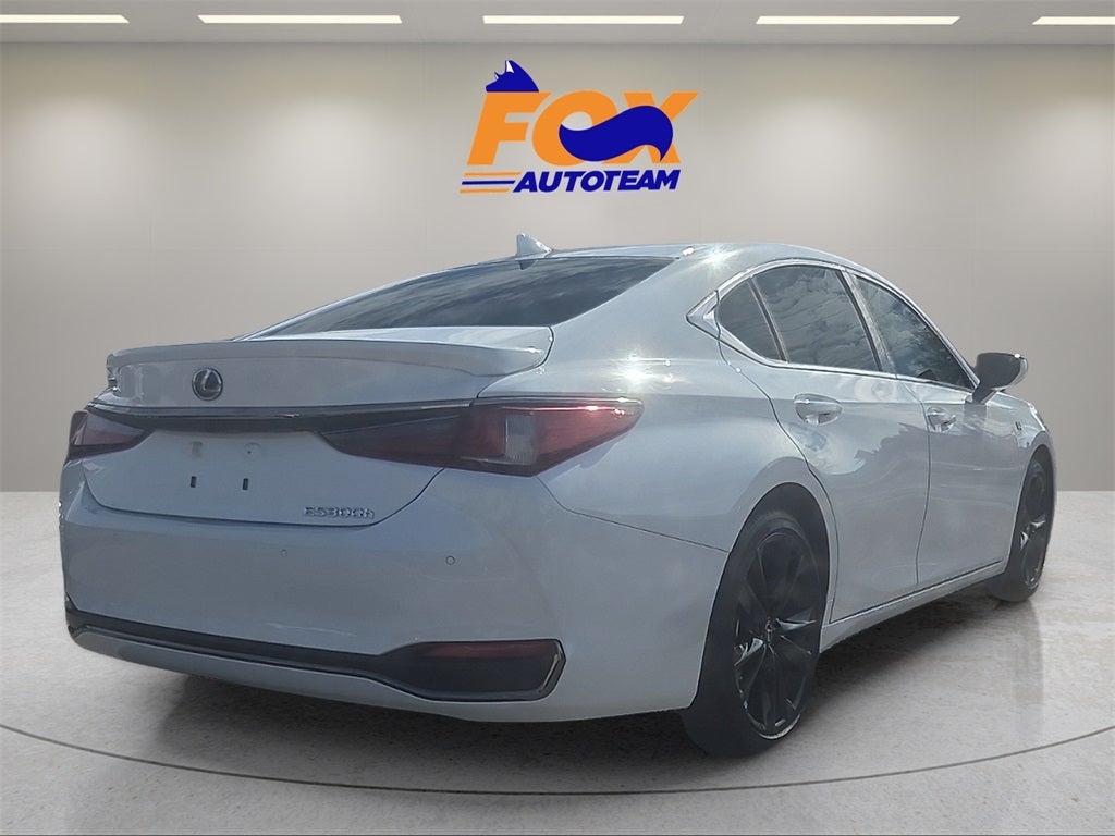 2024 Lexus ES 300h F SPORT Handling