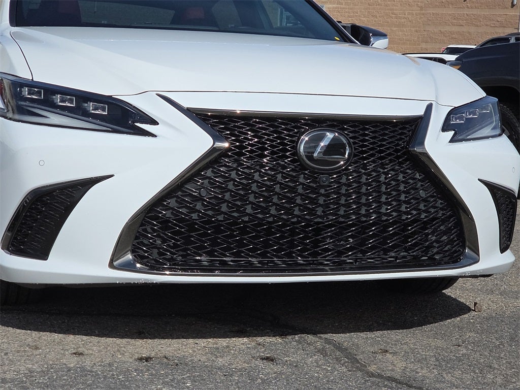 2024 Lexus ES 300h F SPORT Handling
