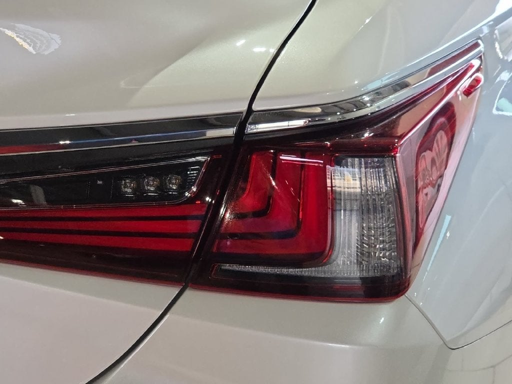 2025 Lexus ES 350