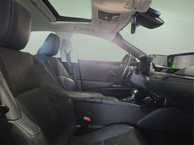 2021 Lexus ES 300h Ultra Luxury