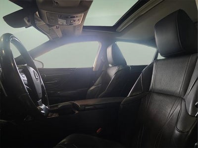 2021 Lexus ES 300h Ultra Luxury