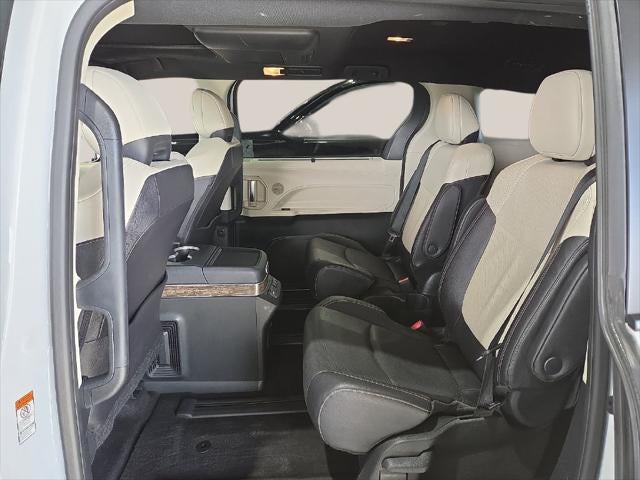 2025 Toyota Sienna Platinum 7 Passenger