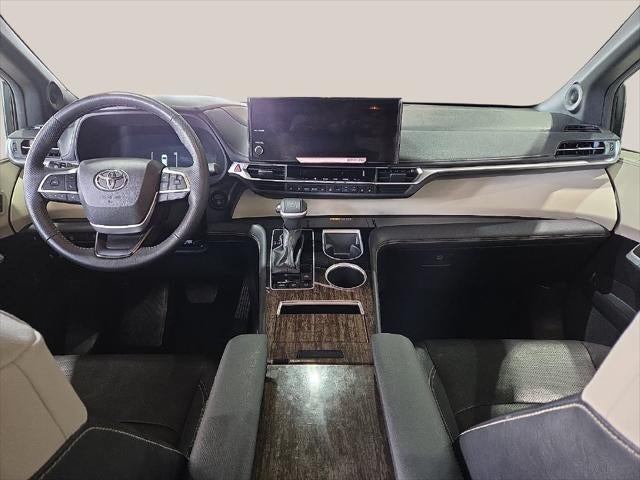 2025 Toyota Sienna Platinum 7 Passenger