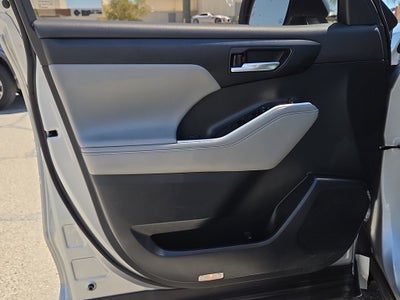 2023 Toyota Highlander Hybrid XLE