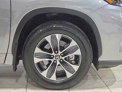 2025 Toyota Highlander Hybrid XLE