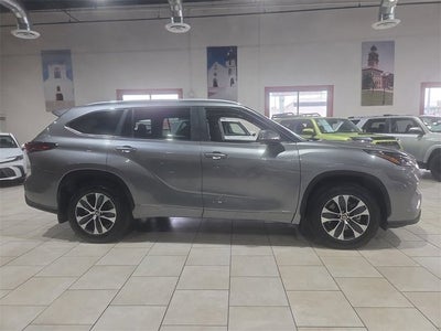 2025 Toyota Highlander Hybrid XLE
