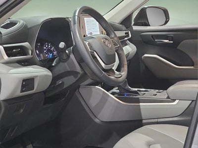 2025 Toyota Highlander Hybrid XLE