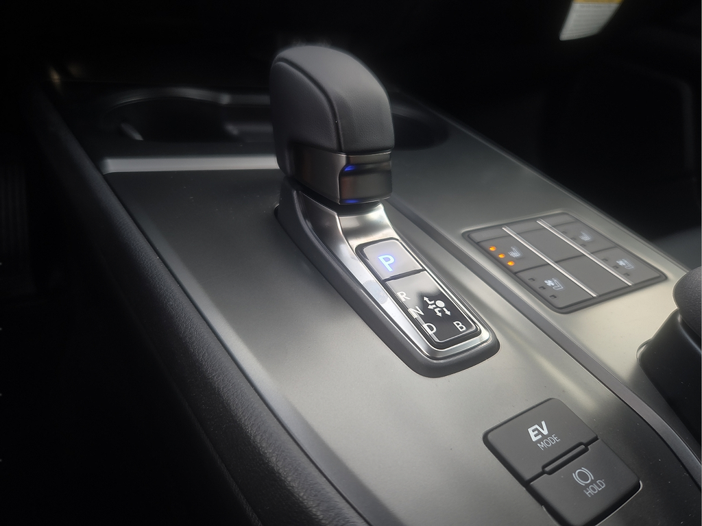 2025 Lexus UX 300h F SPORT Design