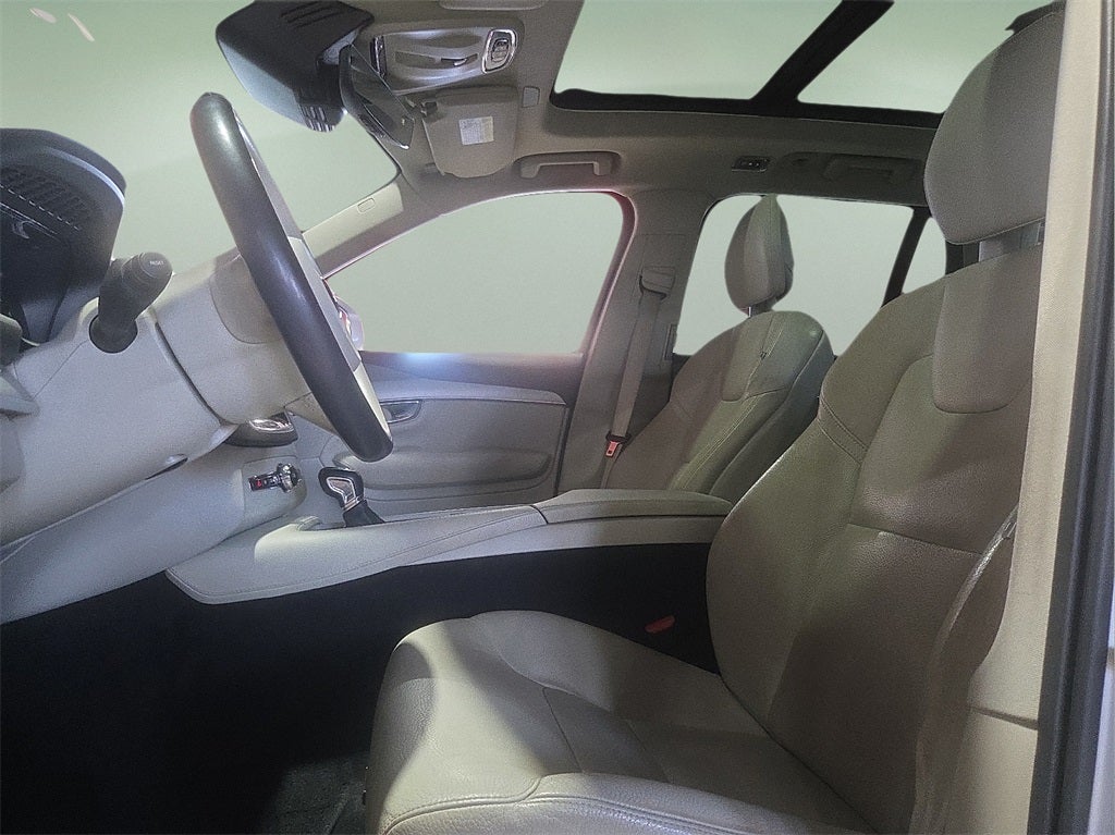 2021 Volvo XC90 T5 Momentum