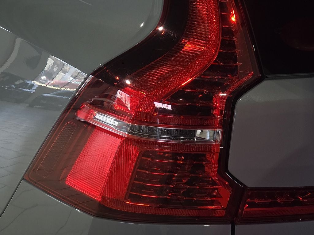 2024 Volvo XC60 B5 Ultimate Dark Theme