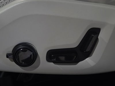 2024 Volvo XC60 B5 Ultimate Dark Theme