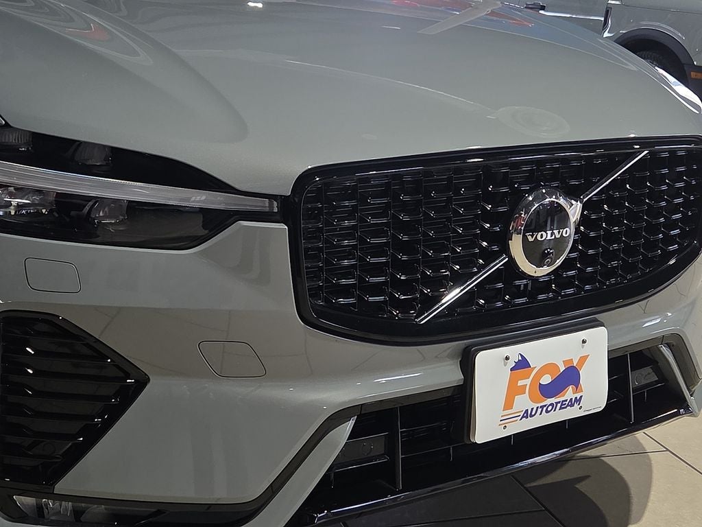 2024 Volvo XC60 B5 Ultimate Dark Theme