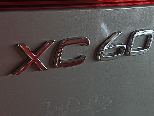 2024 Volvo XC60 B5 Ultimate Dark Theme