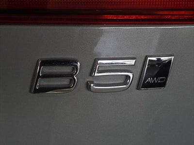2024 Volvo XC60 B5 Ultimate Dark Theme