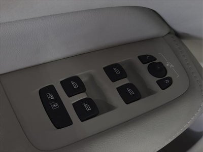 2024 Volvo XC60 B5 Ultimate Dark Theme