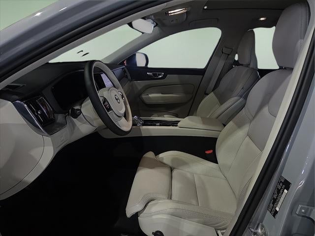 2024 Volvo XC60 B5 Ultimate Dark Theme