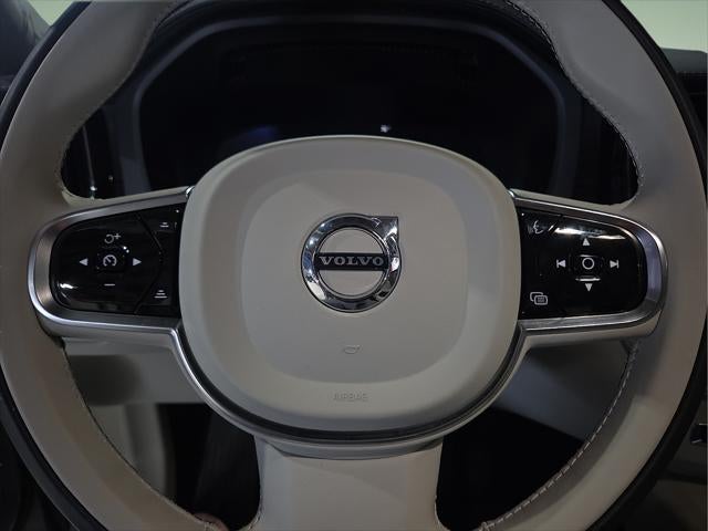 2024 Volvo XC60 B5 Ultimate Dark Theme