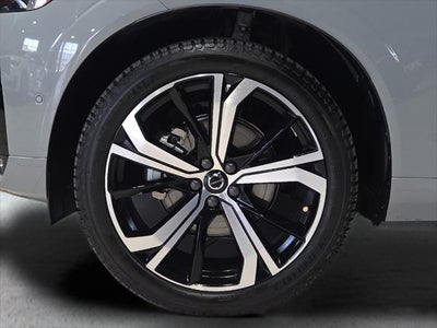 2024 Volvo XC60 B5 Ultimate Dark Theme