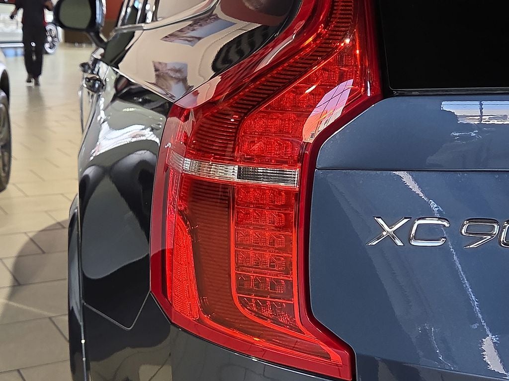 2025 Volvo XC90 B5 Plus